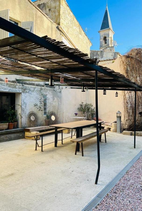 Bed and Breakfast Oustaou De Betty Et Bob Le Cailar Esterno foto